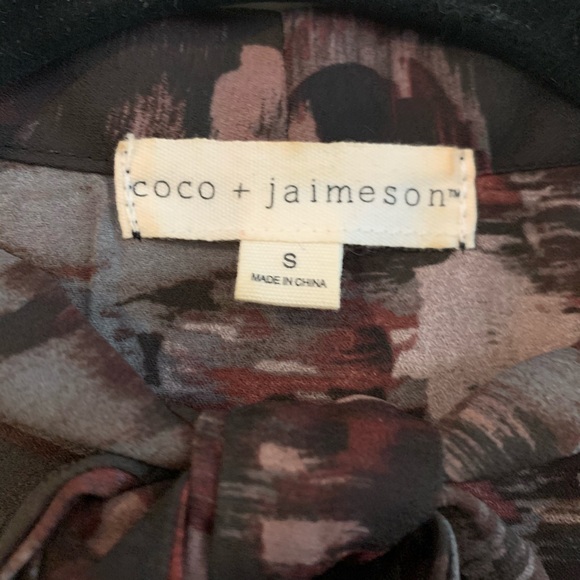 COCO + JAIMESON Floral Tie Neck Top with Lace Hem - Picture 4 of 6